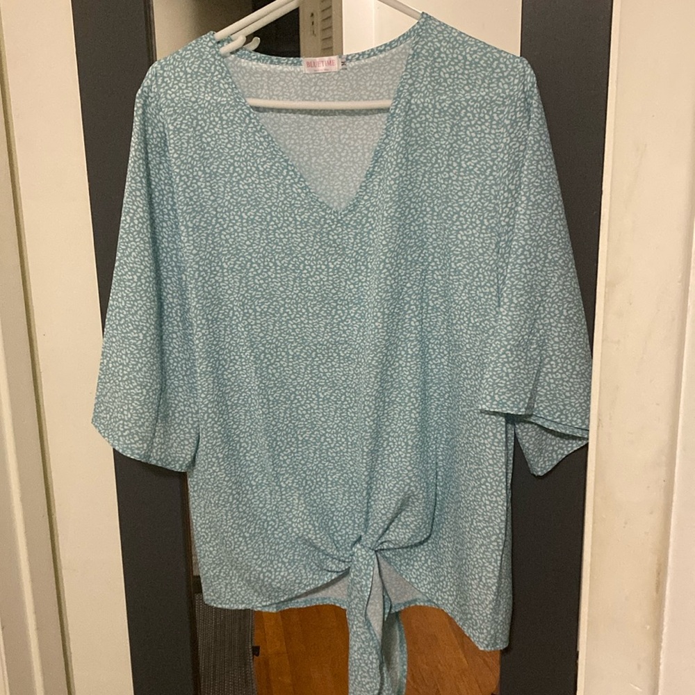 Size medium flowy blouse
